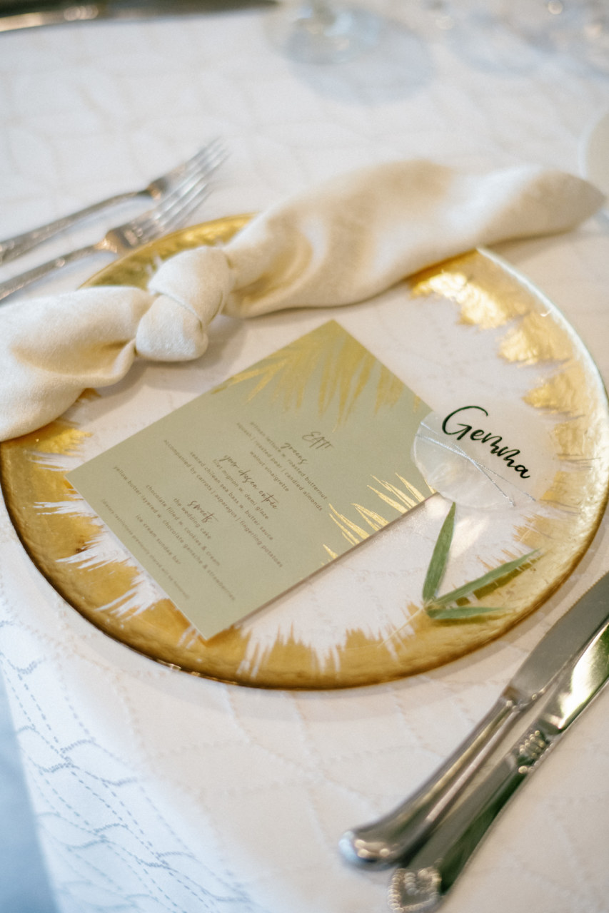 gold wedding table setting by Precious Moments Events