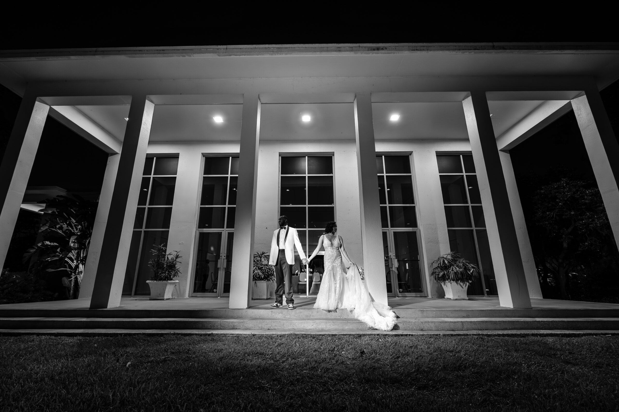 bride and groom portraits at Tampa Garden Club 