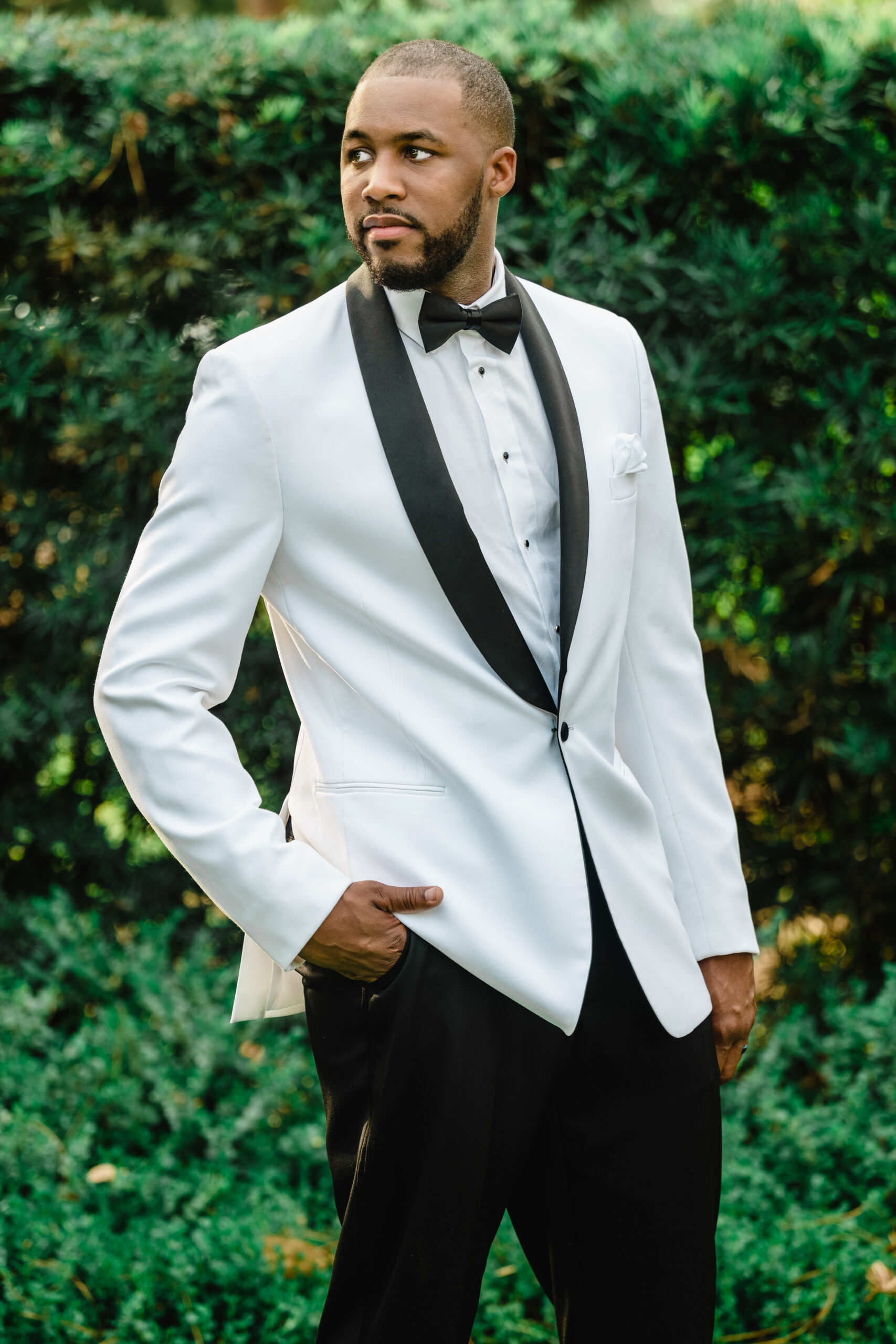 groom in black and white tux